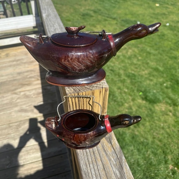 Vintage 50's Brown Glazed Redware Gold Beak Duck Teapots Wire Handle Set of 2 - Picture 5 of 10